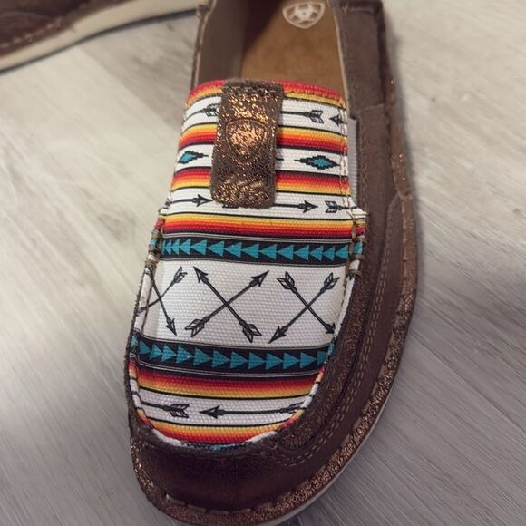 NWT- Ariat- Cruiser slip on shoe- ROSE GOLD/ ARROW PRINT- Size 10 - Picture 6 of 9